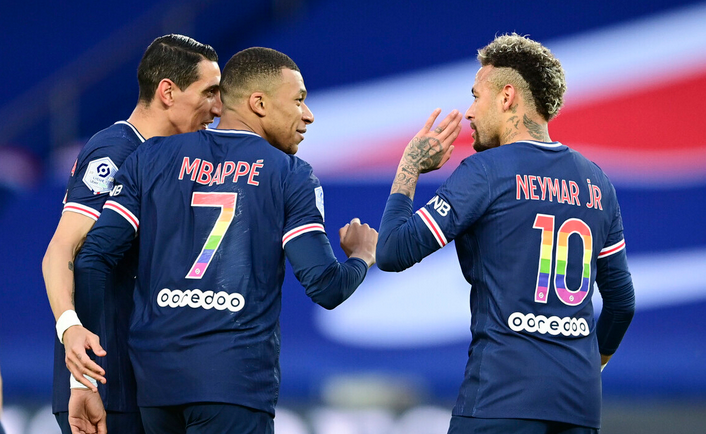  巴黎圣日耳曼续约天才中场遭截胡  