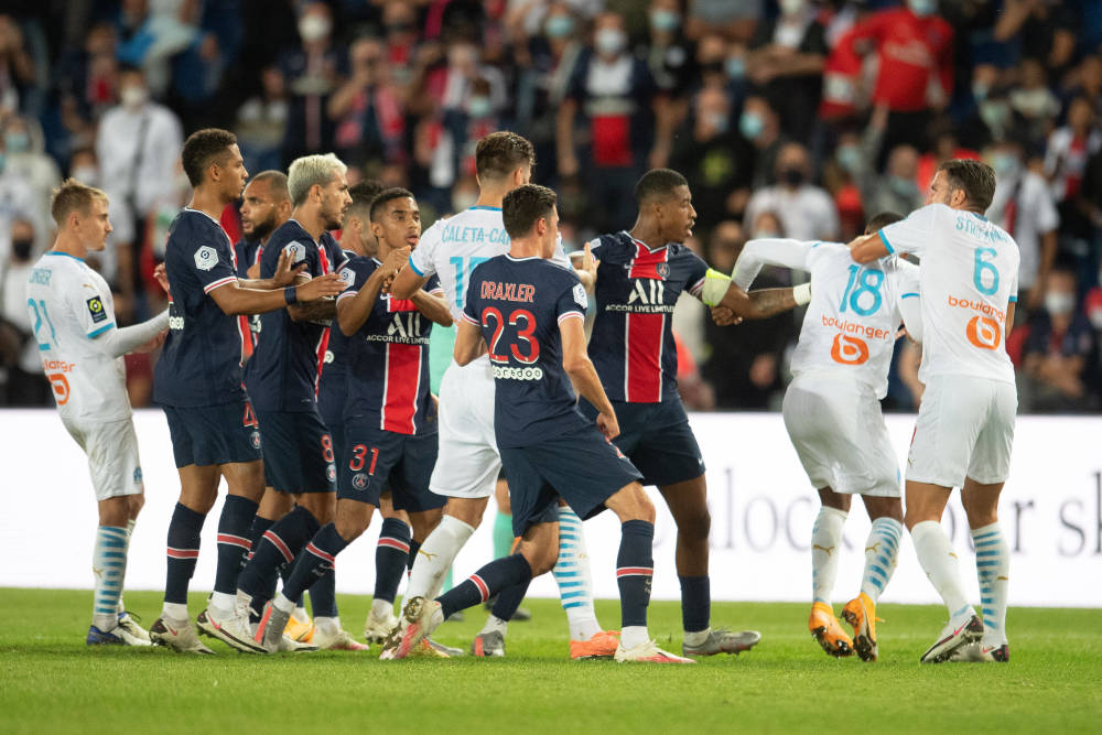  巴黎圣日耳曼主场完胜里昂巩固榜首位置