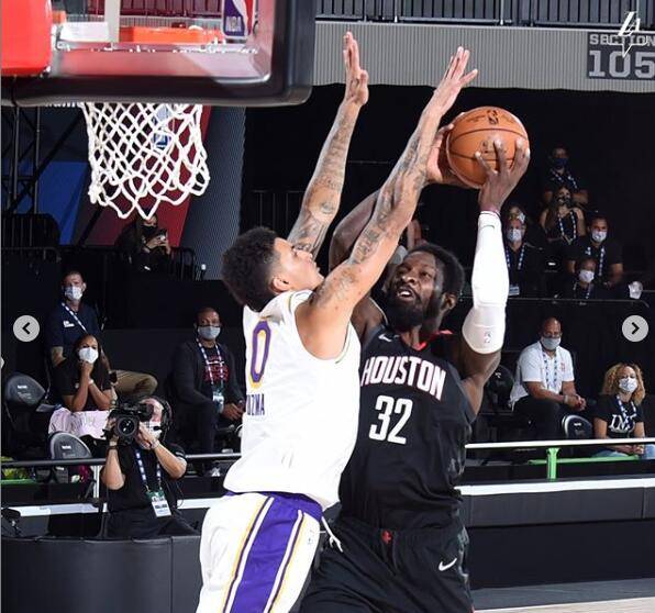 沃尔夫斯堡中场核心主导德甲攻防节奏